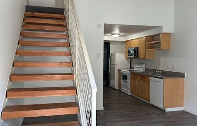 2 beds, 1 bath, 700 sqft, $1,250, Unit 216