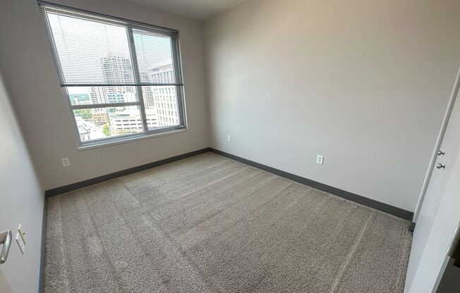 3 beds, 2 baths, 1,292 sqft, $2,800, Unit 1102