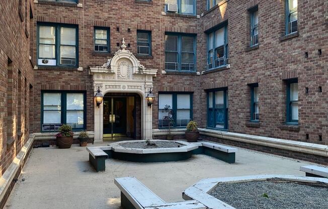Studio, 1 bath, 325 sqft, $1,095, Unit 210