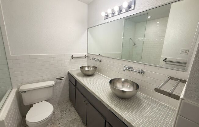 2 beds, 1 bath, 954 sqft, $1,654, Unit RRO-225