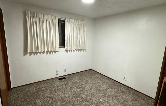 3 beds, 1 bath, $2,000