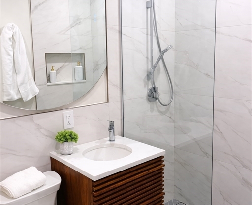 2 beds, 1 bath, 686 sqft, $4,400, Unit 2F