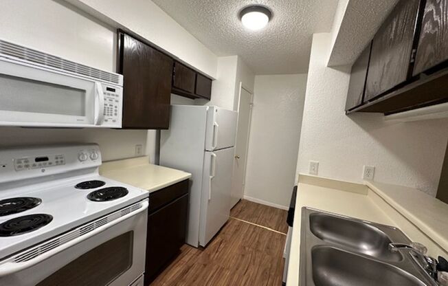 1 bed, 1 bath, 731 sqft, $1,000, Unit 725