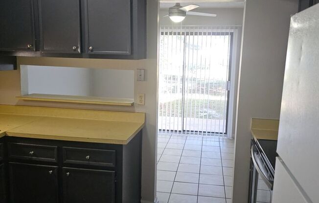 2 beds, 1.5 baths, $1,400