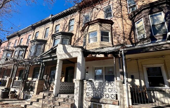 Stunning 1-Bedroom Apartment Just Outside Fairmount Park! Available NOW!