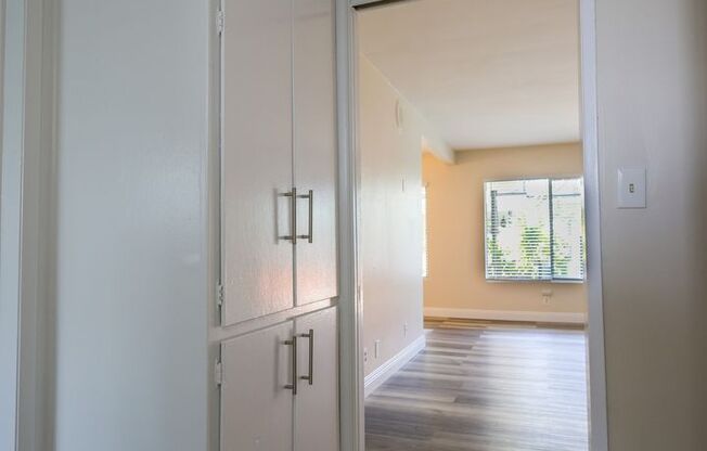 1 bed, 1 bath, $2,195, Unit 15