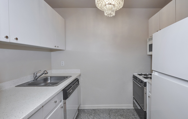 Studio, 1 bath, 498 sqft, $3,800, Unit 3M