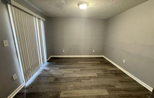 2 beds, 1 bath, 931 sqft, $850, Unit A4