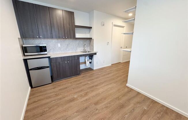 Studio, 1 bath, 186 sqft, $1,330, Unit 527-ADA