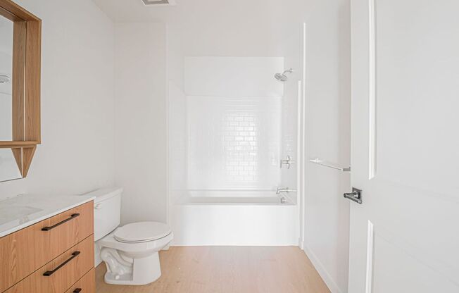 1 bed, 1 bath, 611 sqft, $2,595, Unit 100