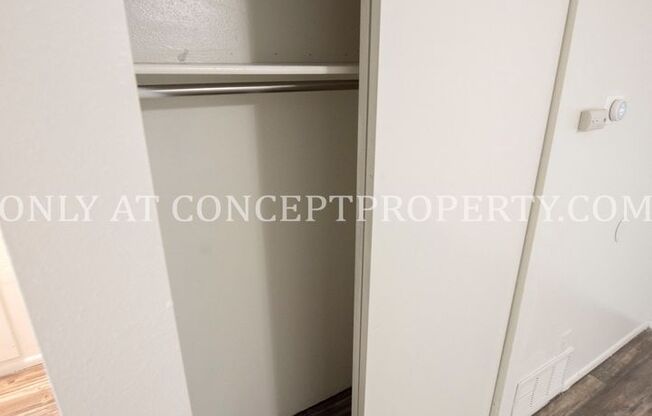 2 beds, 1 bath, 810 sqft, $1,299, Unit 34
