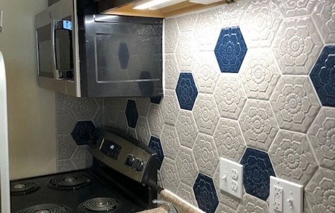 Studio, 1 bath, 325 sqft, $1,150, Unit 9