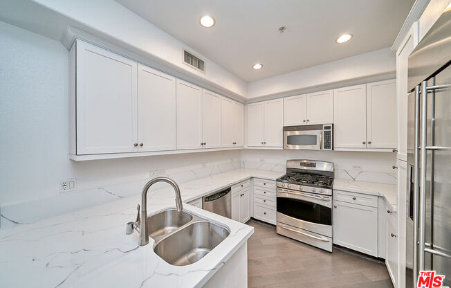 1 bed, 1 bath, 700 sqft, $2,700, Unit 103