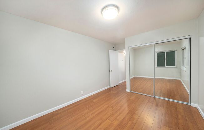 2 beds, 1 bath, $2,300, Unit Montecito Ave 137 - 201