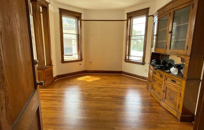1410 N LOUIS