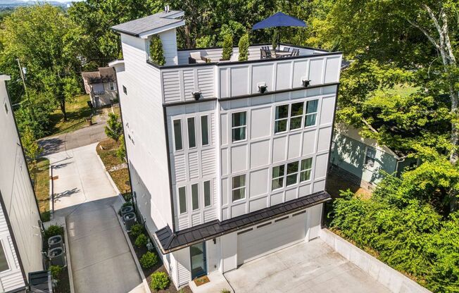 Prestine North Nashville 4 Bedroom Home With Rooftop Deck