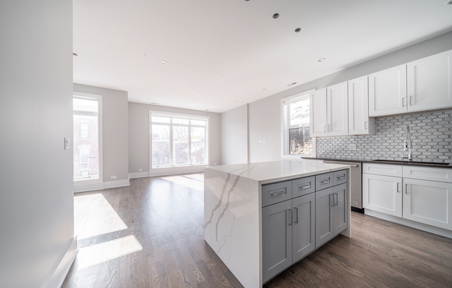 556 W 18 ST