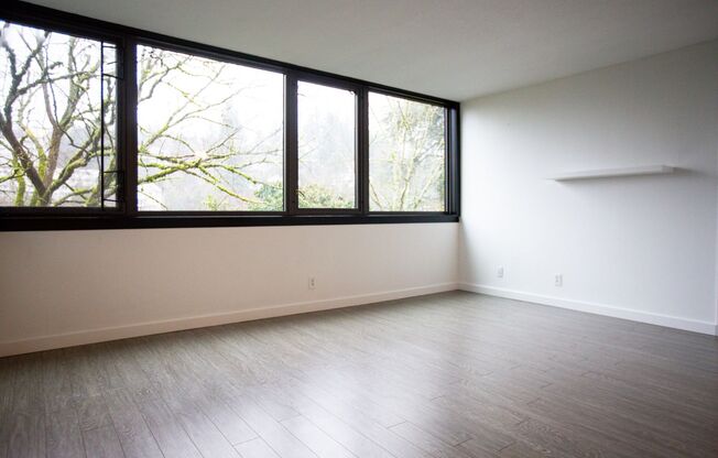 Goose Hollow 1 Bedroom Available Now !