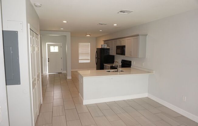 Spacious Duplex 3/2 Newly Built and Centrally Located