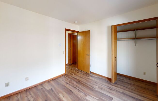 2 beds, 2 baths, 950 sqft, $1,795, Unit 7670CA
