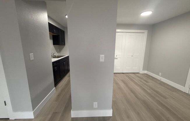 2 beds, 1 bath, $795, Unit B8