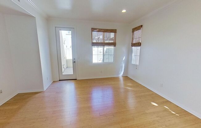 Beautiful 3 Bedroom 2.5 Bath Townhome in Irvine!