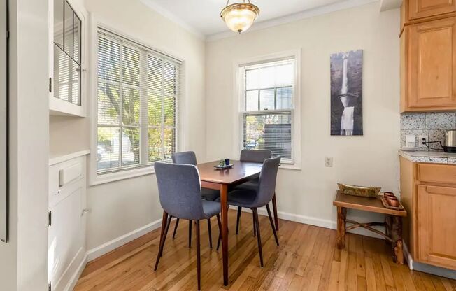 2 Bed, 1 Bath in the Irvington Neighborhood!