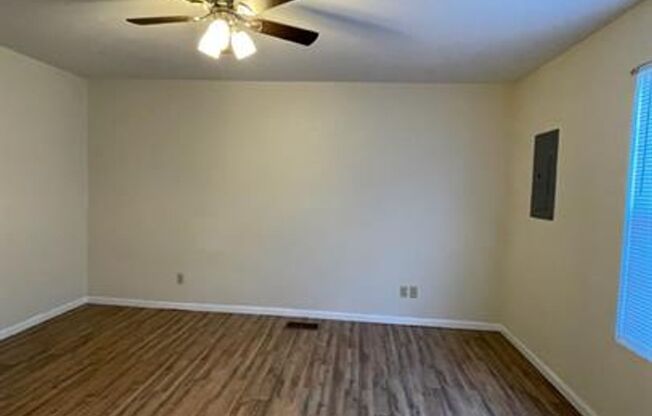 1 bed, 1 bath, $605, Unit 30