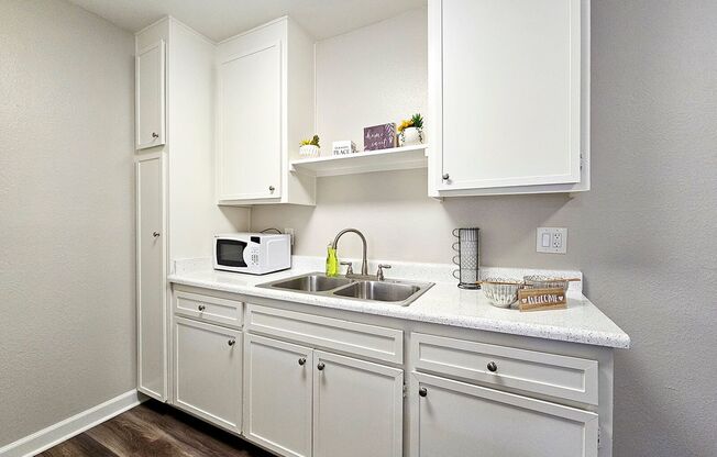 2 beds, 1 bath, 841 sqft, $2,595, Unit 26