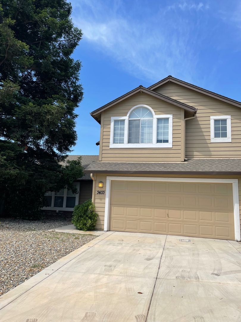 Great Location! 4 Bedroom 2.5 Bath home for Lease in Rocklin