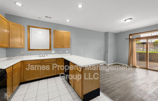 2711 W CONGRESS PKWY