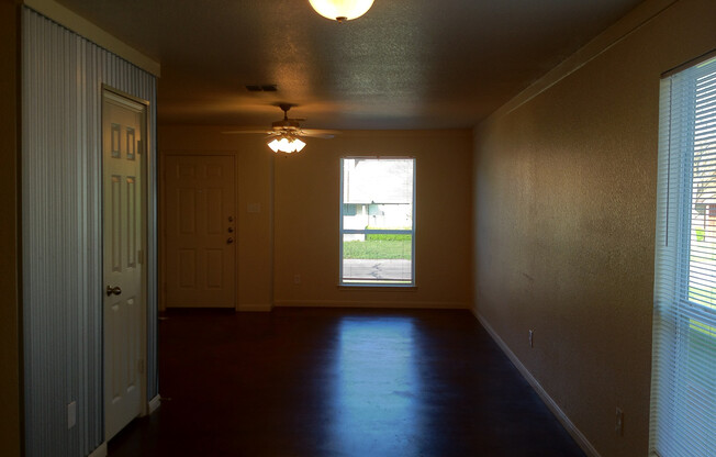 Duplex *LEASING SPECIAL AVAILABLE*