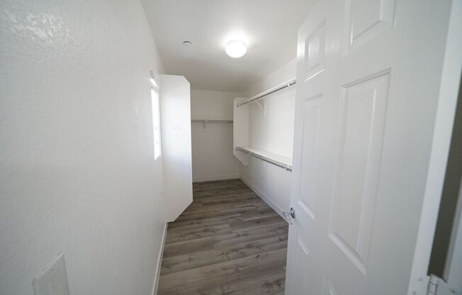 3 beds, 2.5 baths, $1,995, Unit Parcel #:  125-17-310-024