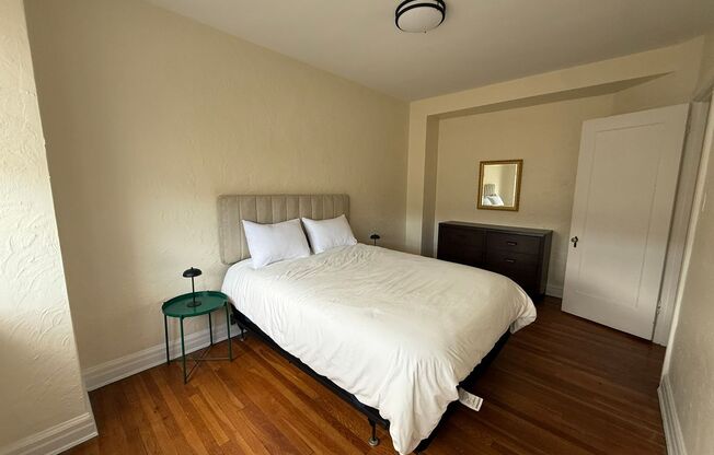 2 beds, 2 baths, 1,303 sqft, $3,000, Unit New King Edward  402