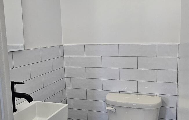 1018 E 85 ST