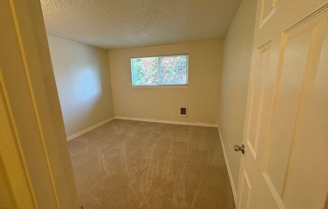 2 beds, 1 bath, 850 sqft, $1,600, Unit 44