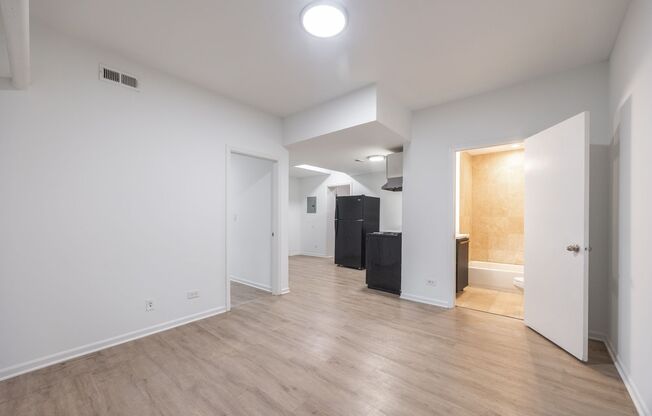 2 beds, 1 bath, $1,895, Unit 101