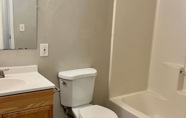 3 beds, 1.5 baths, 1,650 sqft, $1,250, Unit 35