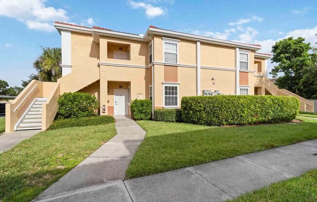 Spacious 2/2 unit available now for annual lease