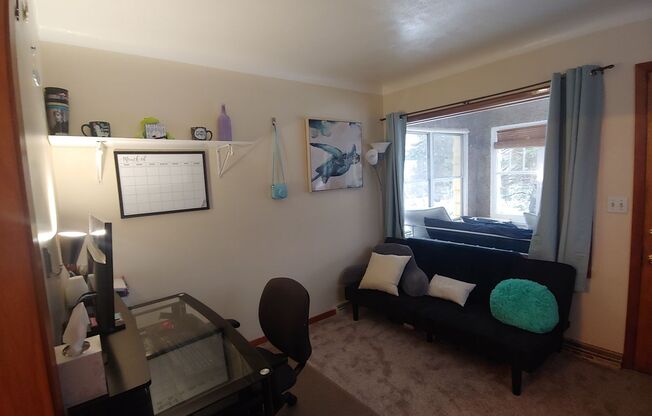 2 beds, 1 bath, $1,400