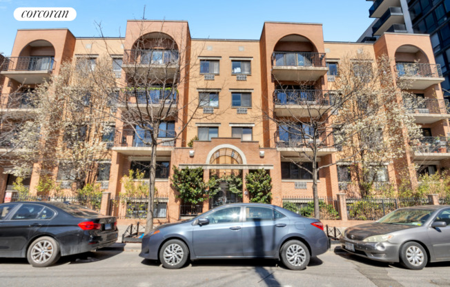 14 43 28 AVE