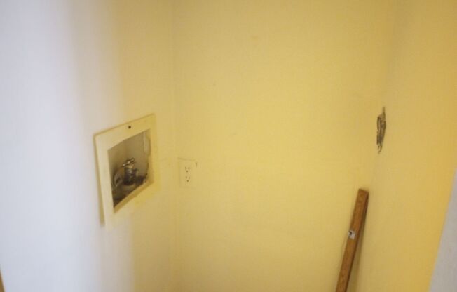 2 beds, 1 bath, $1,275, Unit # 11
