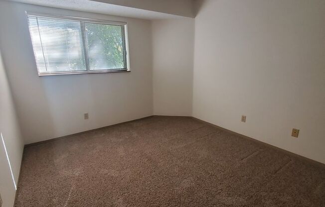 2 beds, 1 bath, 920 sqft, $1,250, Unit 1471-303