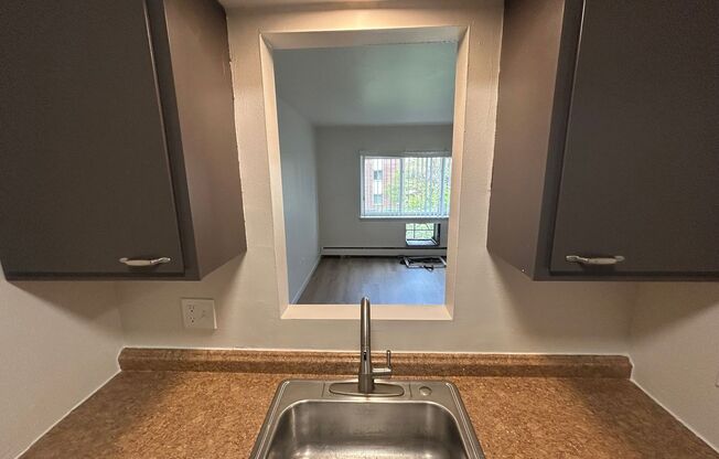 1 bed, 1 bath, $995, Unit 240