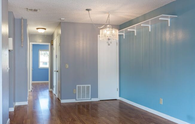 Adorable Upper Unit Condo with 1 Car Garage!