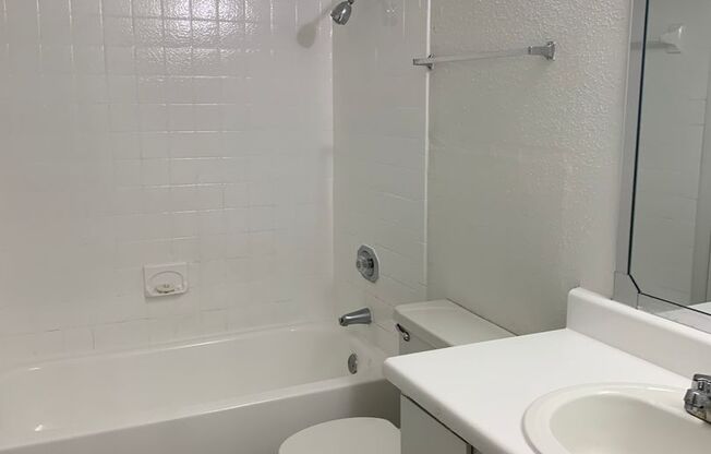 2 beds, 2 baths, 1,038 sqft, $1,085, Unit 2007