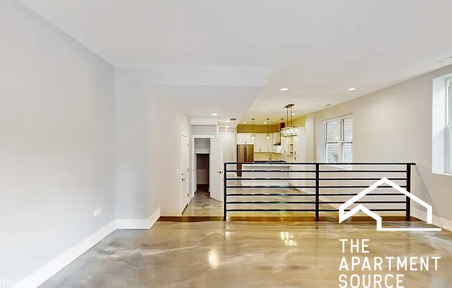 3253 N ELSTON AVE