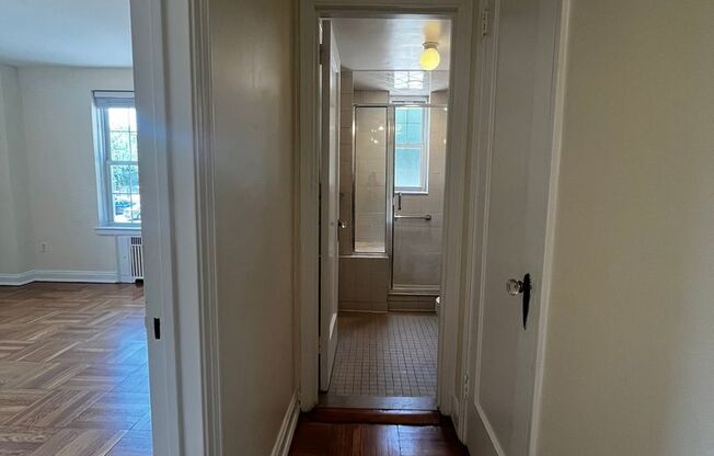 2 beds, 1.5 baths, 1,392 sqft, $1,985, Unit Royal York 101
