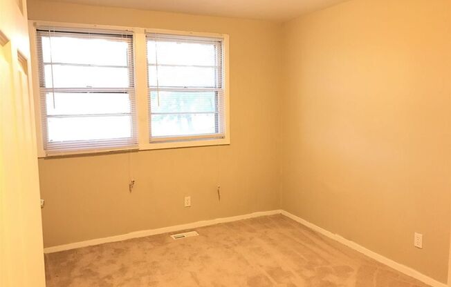 3 beds, 1 bath, $1,299