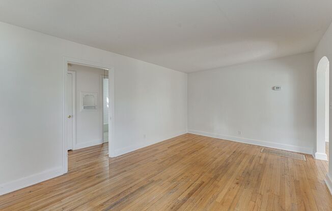 Beautiful Country Style 2 Bedroom 1.5 Bathroom House